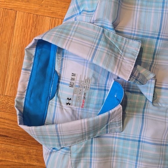 Under Armoir Shirt Size Medium. - Picture 4 of 7